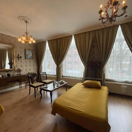 Luxurious Classical Dutch Styled In Centre Of - ベッド・アンド・ブレックファスト