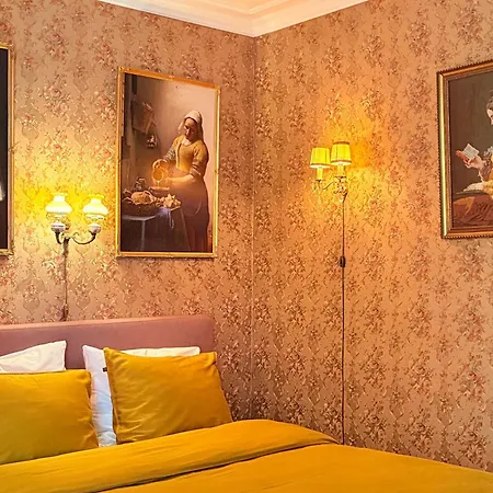 Luxurious Classical Dutch Styled In Centre Of - ベッド・アンド・ブレックファスト