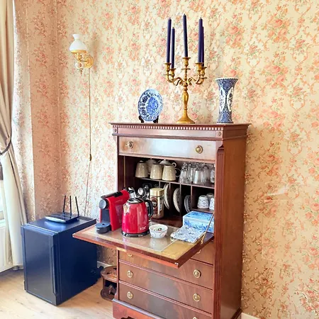 ベッド・アンド・ブレックファスト Luxurious Classical Dutch Styled In Centre Of -